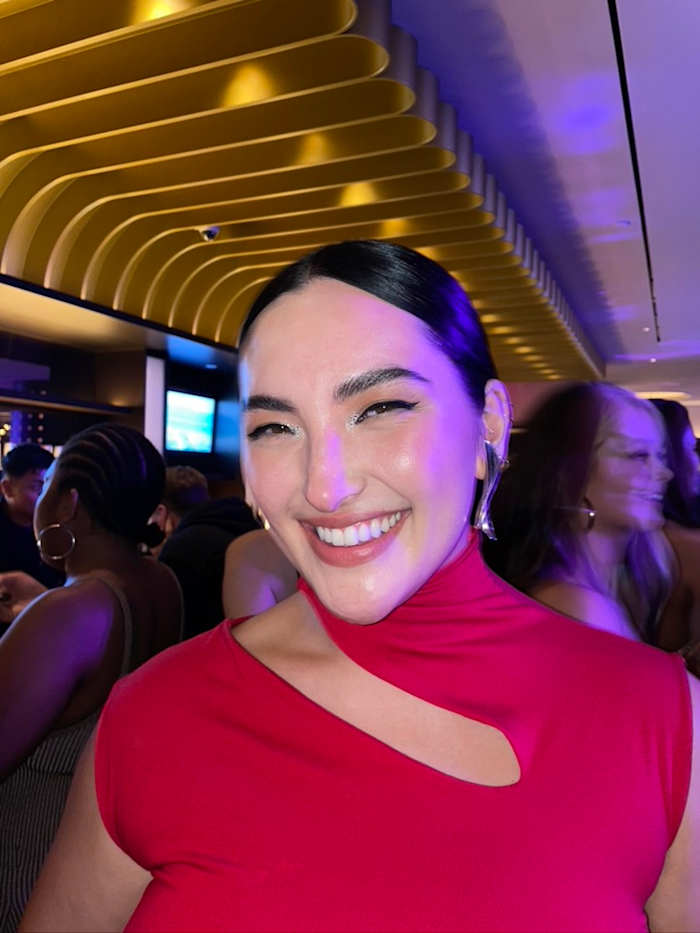 Yumi Nu wore tiny gems which accented the inner corners of each of her eyes.